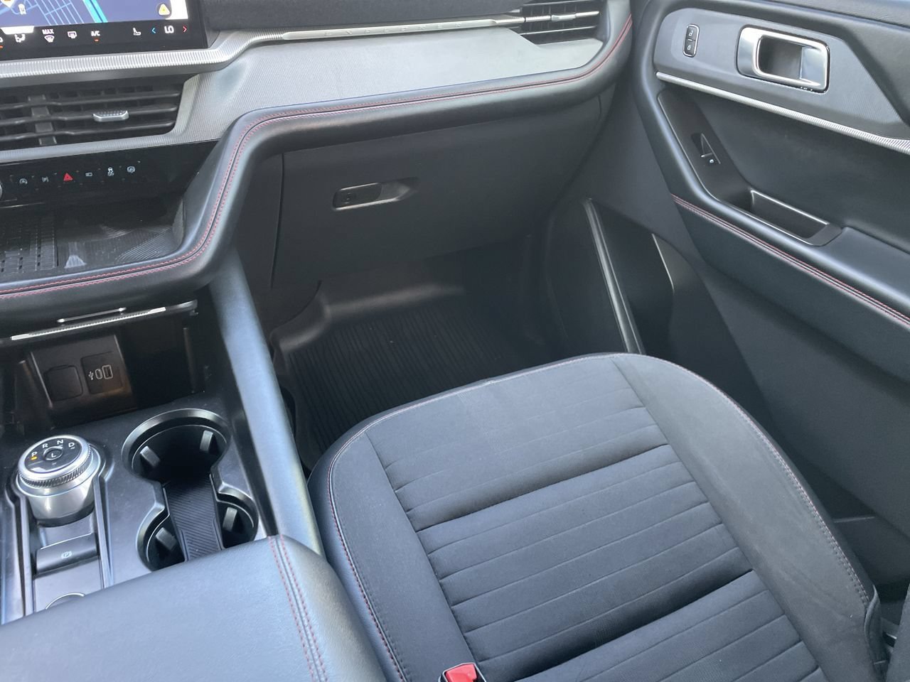 Certified 2025 Ford Explorer ST-Line w/ Premium Package RWD image 17