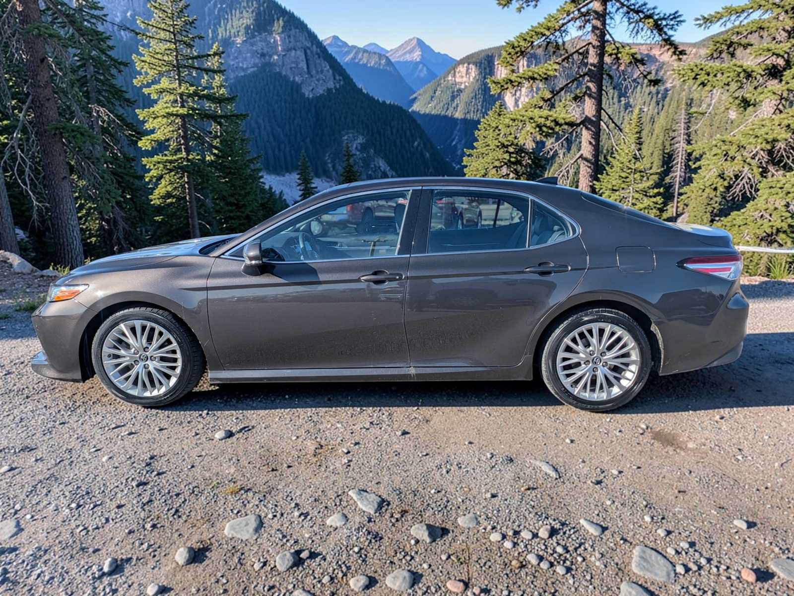 Used 2018 Toyota Camry XLE FWD image 3