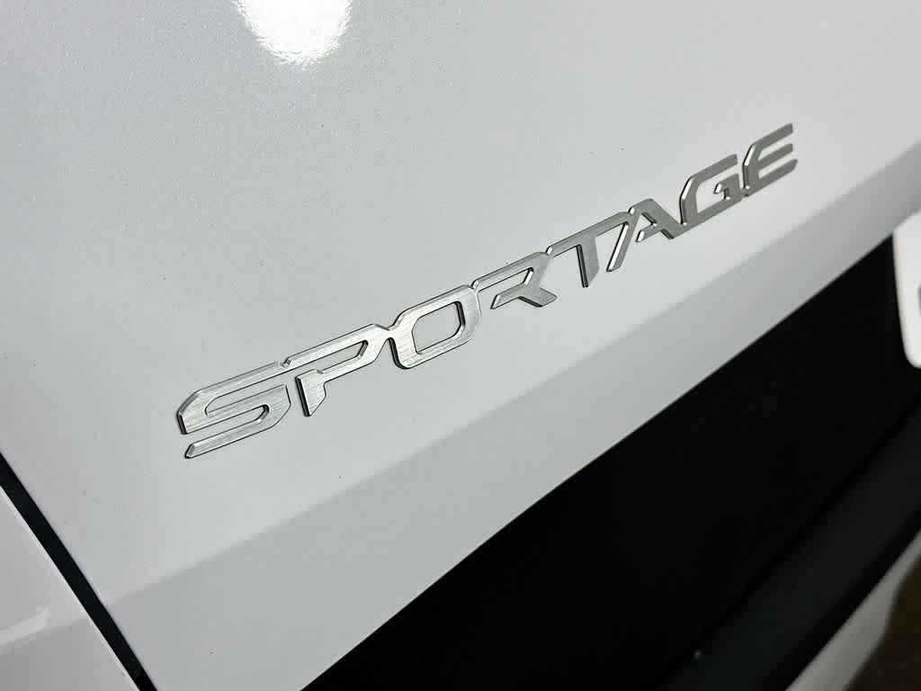 Used 2024 Kia Sportage EX FWD image 7