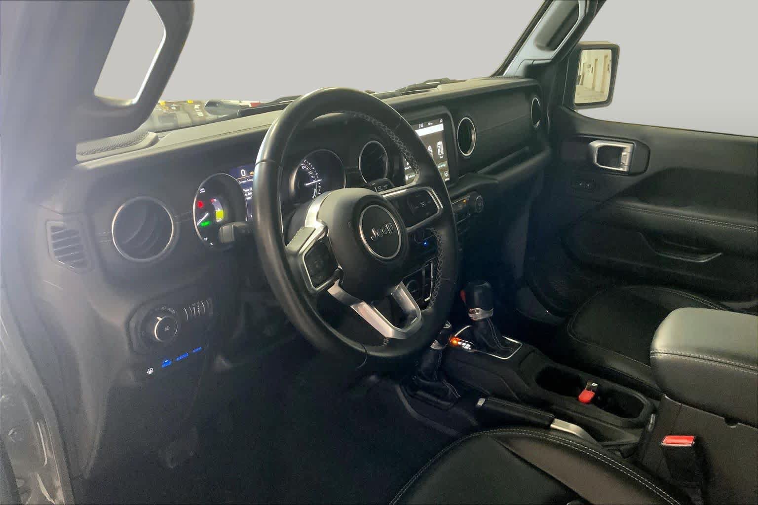 Used 2022 Jeep Wrangler Unlimited Sahara AWD/4WD image 17