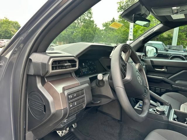 Used 2024 Toyota Tacoma TRD Sport AWD/4WD image 28