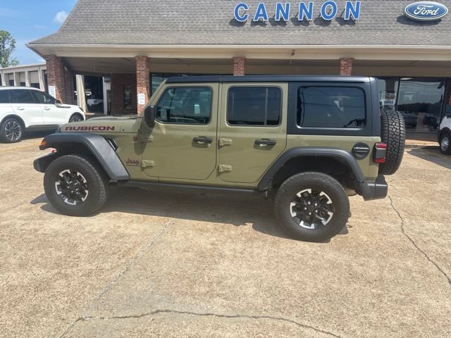 Used 2025 Jeep Wrangler Unlimited Rubicon AWD/4WD image 3