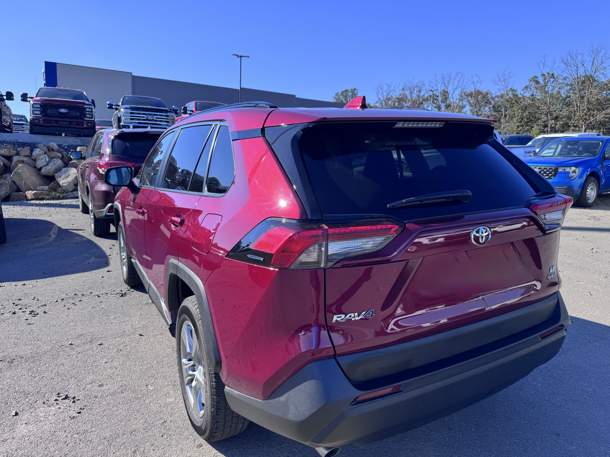 Used 2025 Toyota RAV4 LE AWD/4WD image 8
