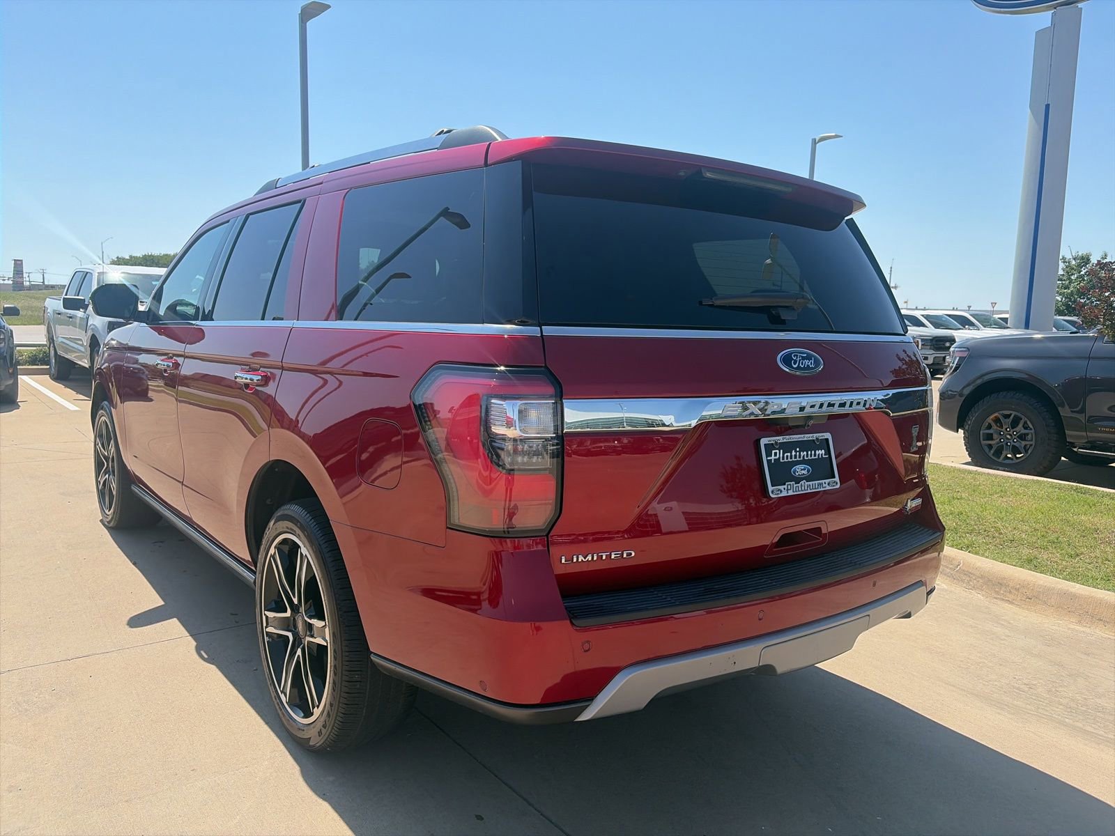 Certified 2019 Ford Expedition Limited w/ Texas Edition Package RWD image 3