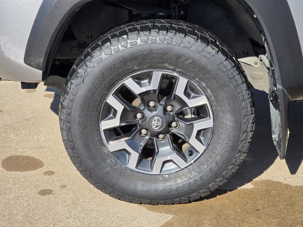Used 2023 Toyota Tacoma TRD Off-Road w/ Technology Package AWD/4WD image 10