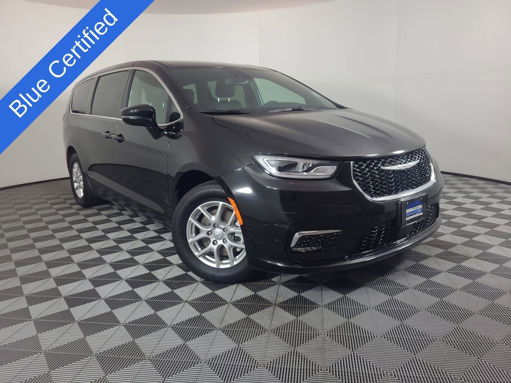 Used 2025 Chrysler Pacifica Select FWD image 1
