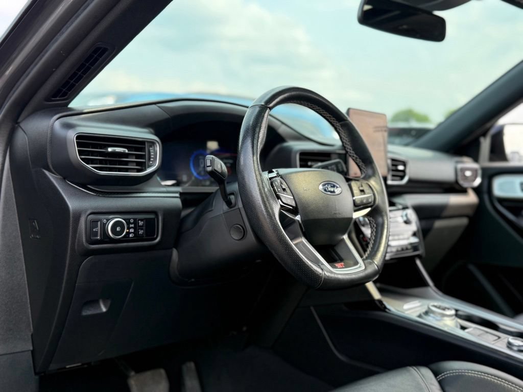 Certified 2023 Ford Explorer ST w/ Technology Package AWD/4WD image 12
