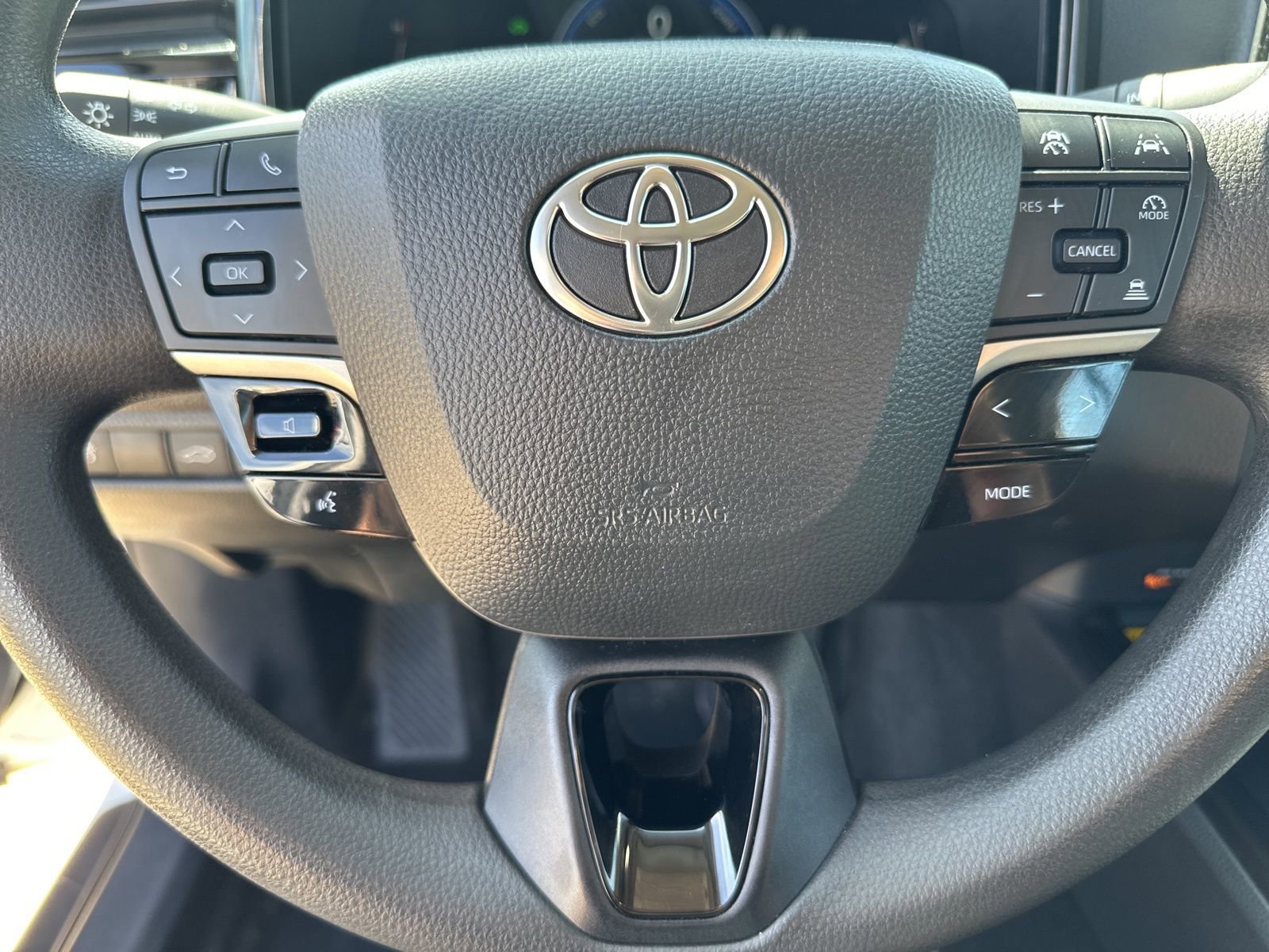 Used 2025 Toyota Camry LE image 19