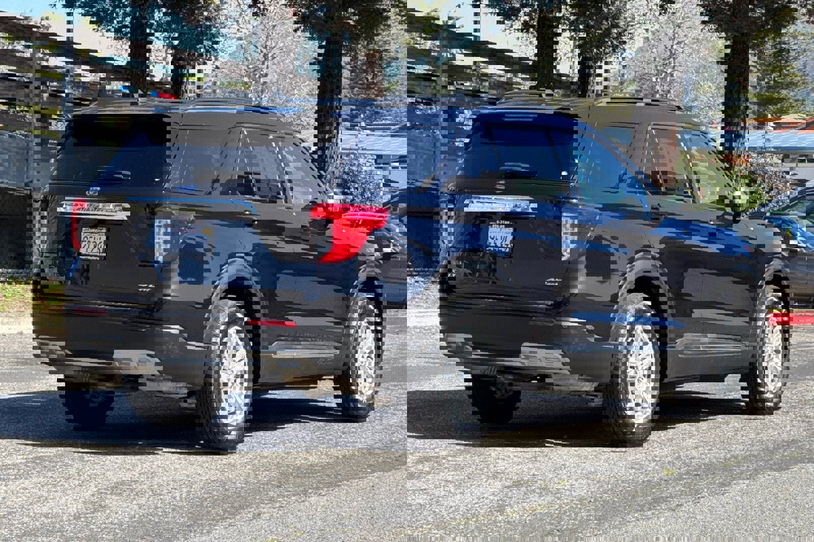 Certified 2022 Ford Explorer XLT w/ Equipment Group 202A image 4