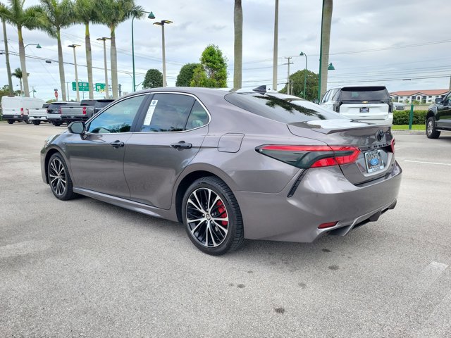 Used 2020 Toyota Camry SE FWD image 5