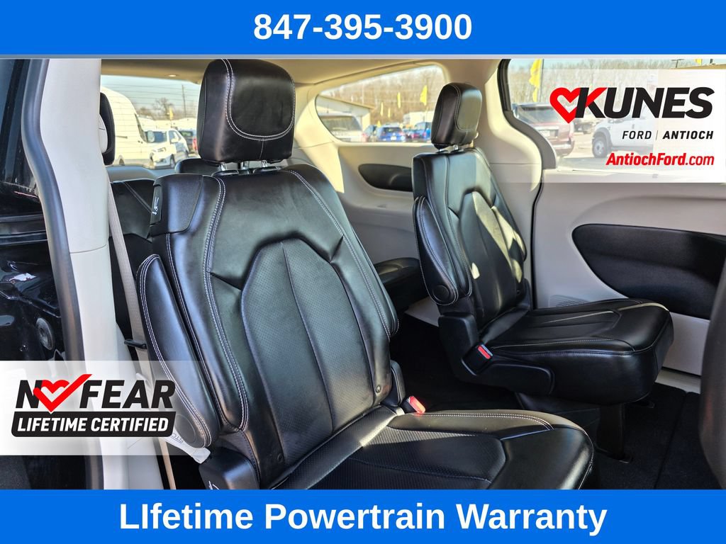 Used 2024 Chrysler Pacifica Touring-L FWD image 28