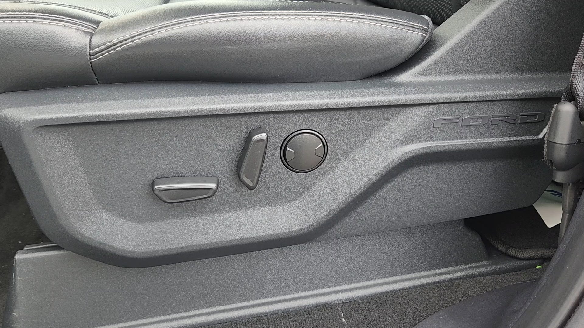 Certified 2025 Ford Expedition Max Platinum image 9