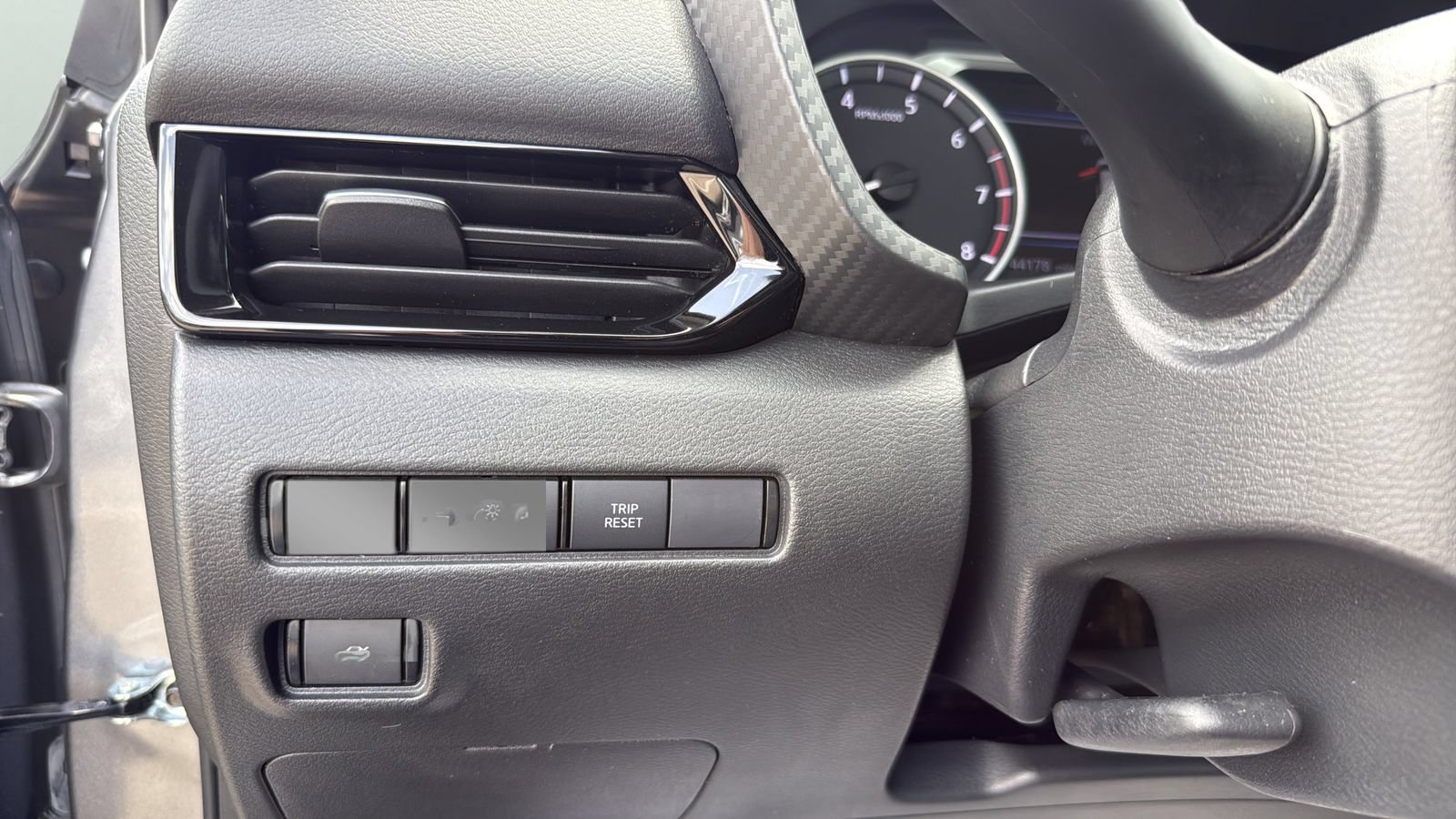 Used 2024 Nissan Sentra SV FWD image 17