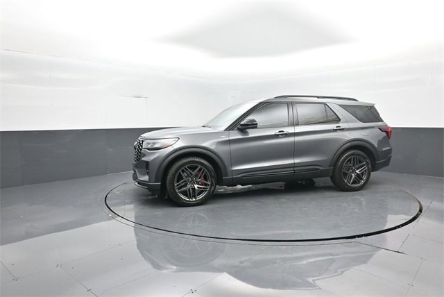 Certified 2025 Ford Explorer ST-Line w/ Premium Package image 4