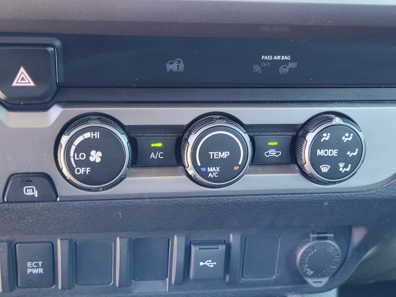 Used 2020 Toyota Tacoma SR5 w/ SR5 Appearance Package (SM) image 22