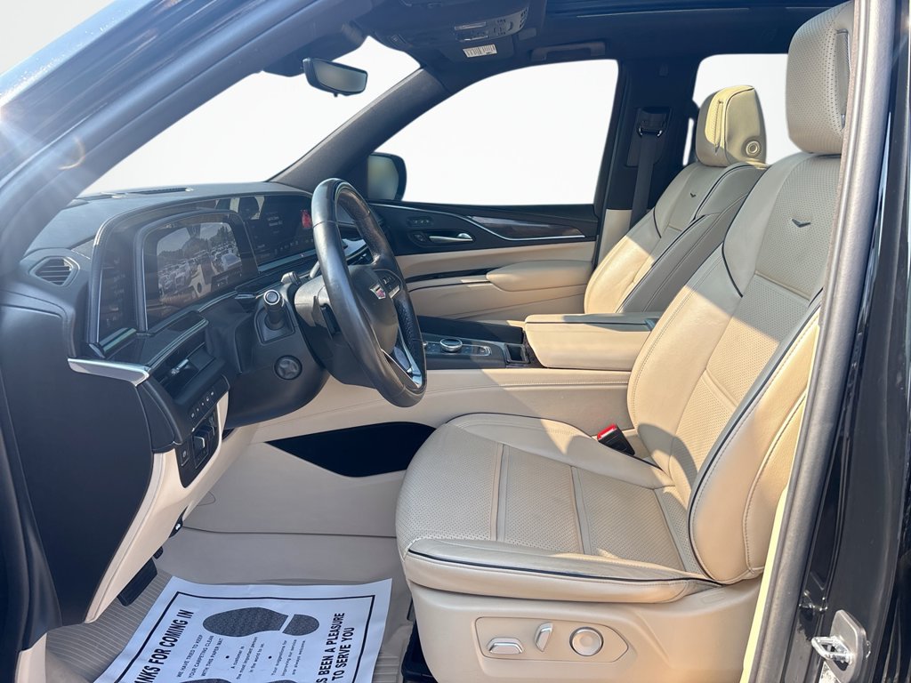 Used 2023 Cadillac Escalade Premium Luxury w/ Performance Package AWD/4WD image 25