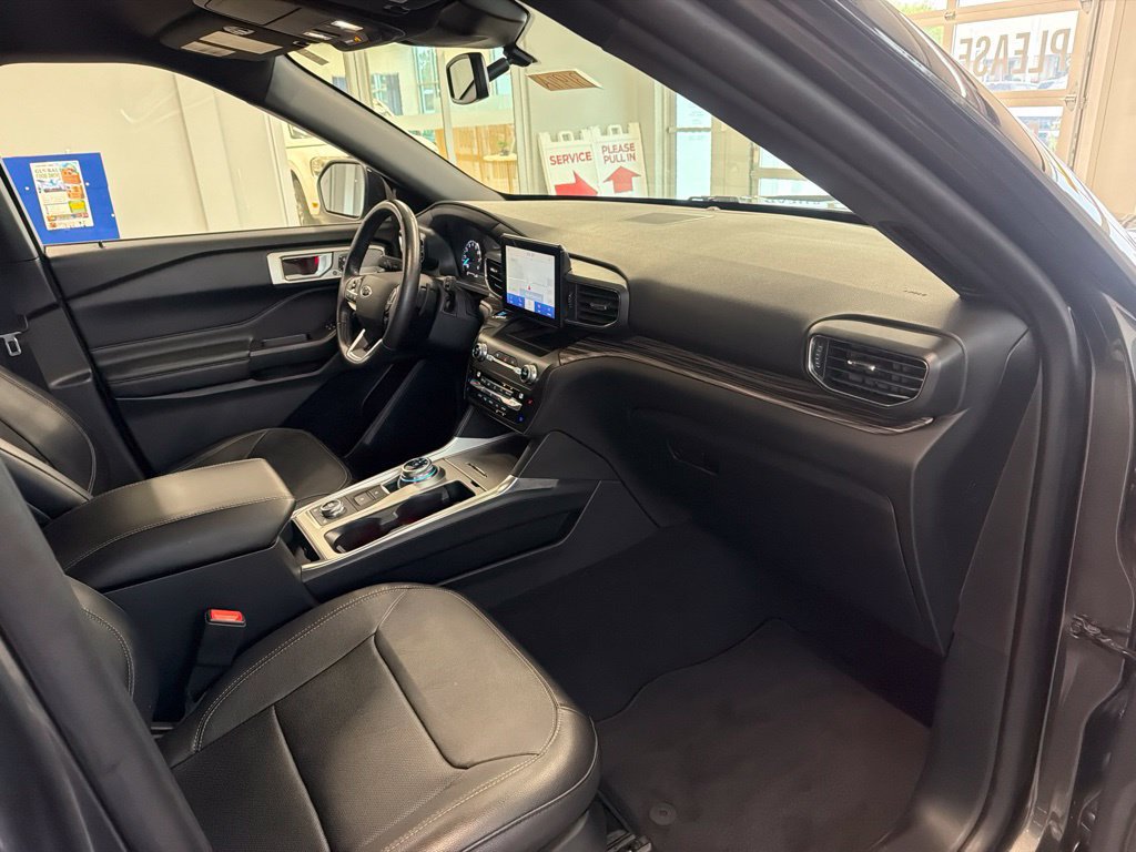 Certified 2020 Ford Explorer Limited w/ Hybrid Equipment Group 310A AWD/4WD image 17