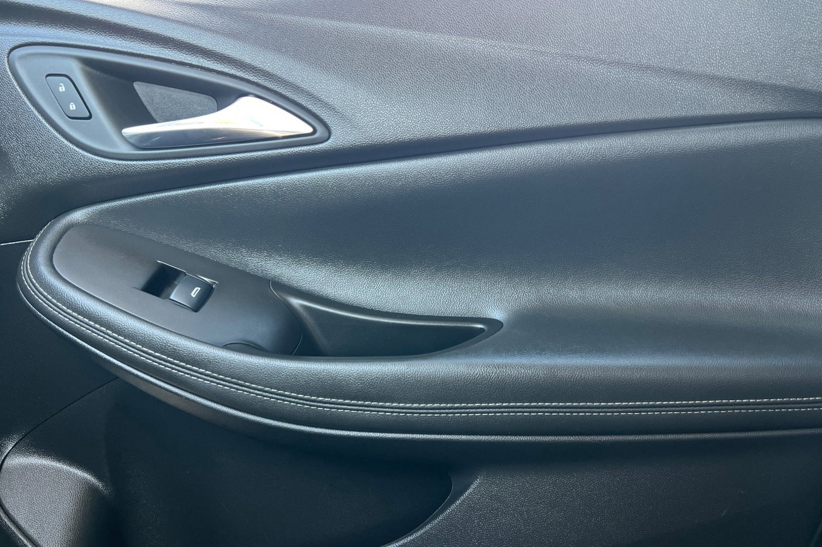 Used 2024 Buick Encore GX Sport Touring image 18