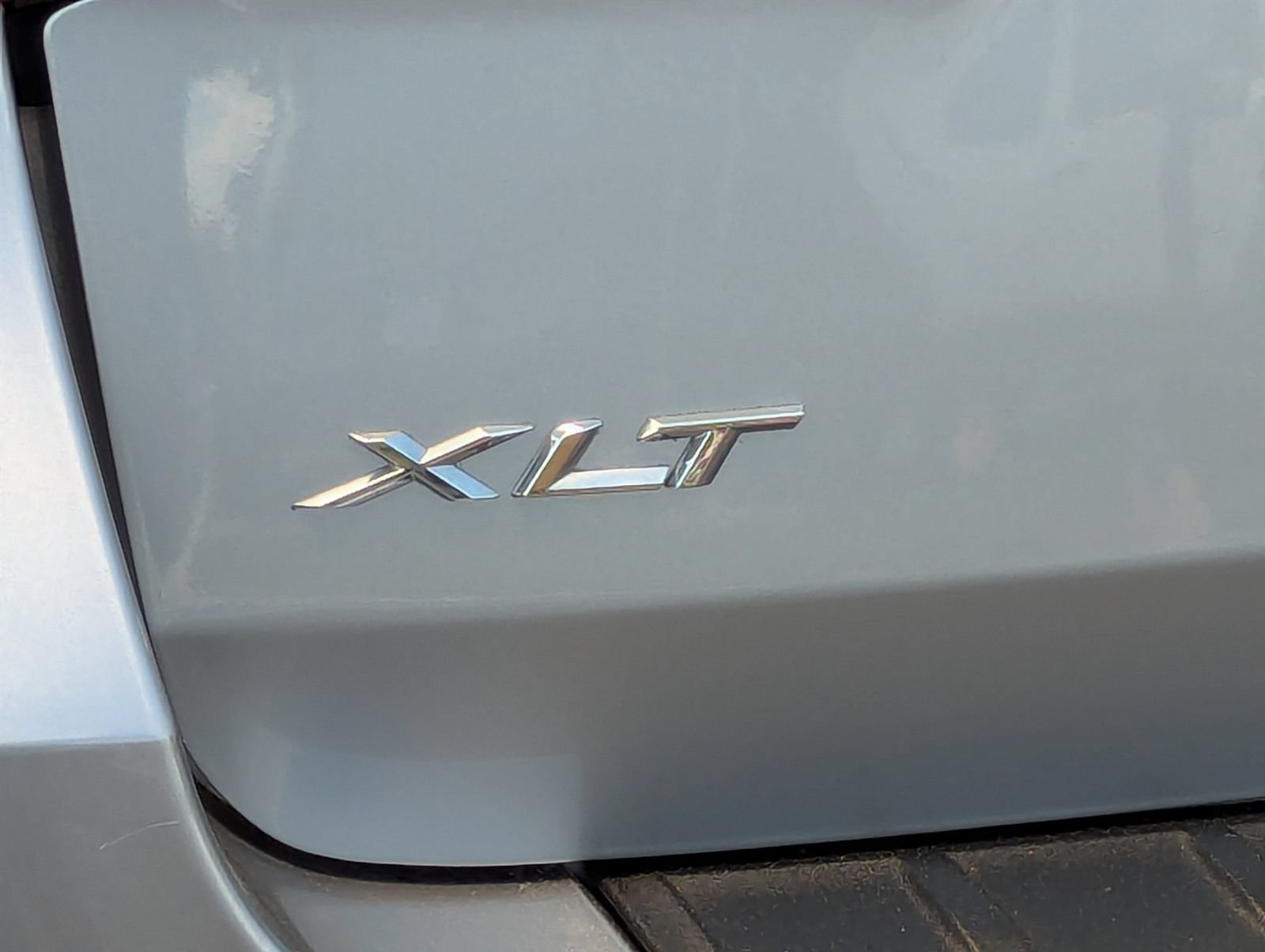 Certified 2023 Ford Explorer XLT w/ Equipment Group 202A RWD image 18