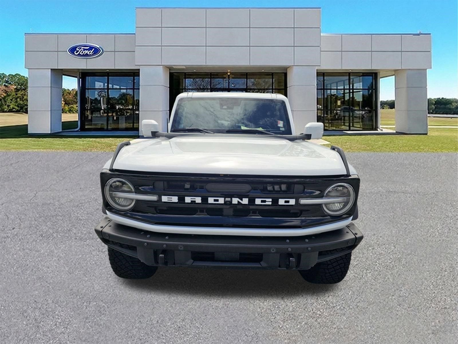 Certified 2022 Ford Bronco Outer Banks w/ Sasquatch Package AWD/4WD image 9