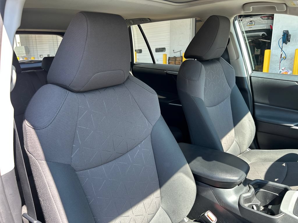 Used 2019 Toyota RAV4 XLE FWD image 15