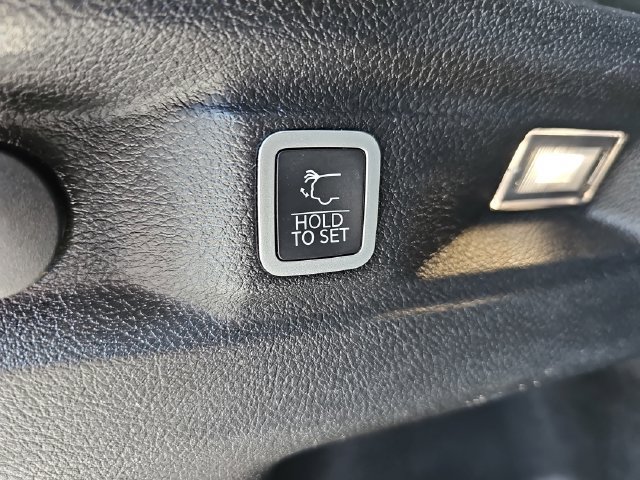 Used 2023 Jeep Grand Cherokee L Limited RWD image 15