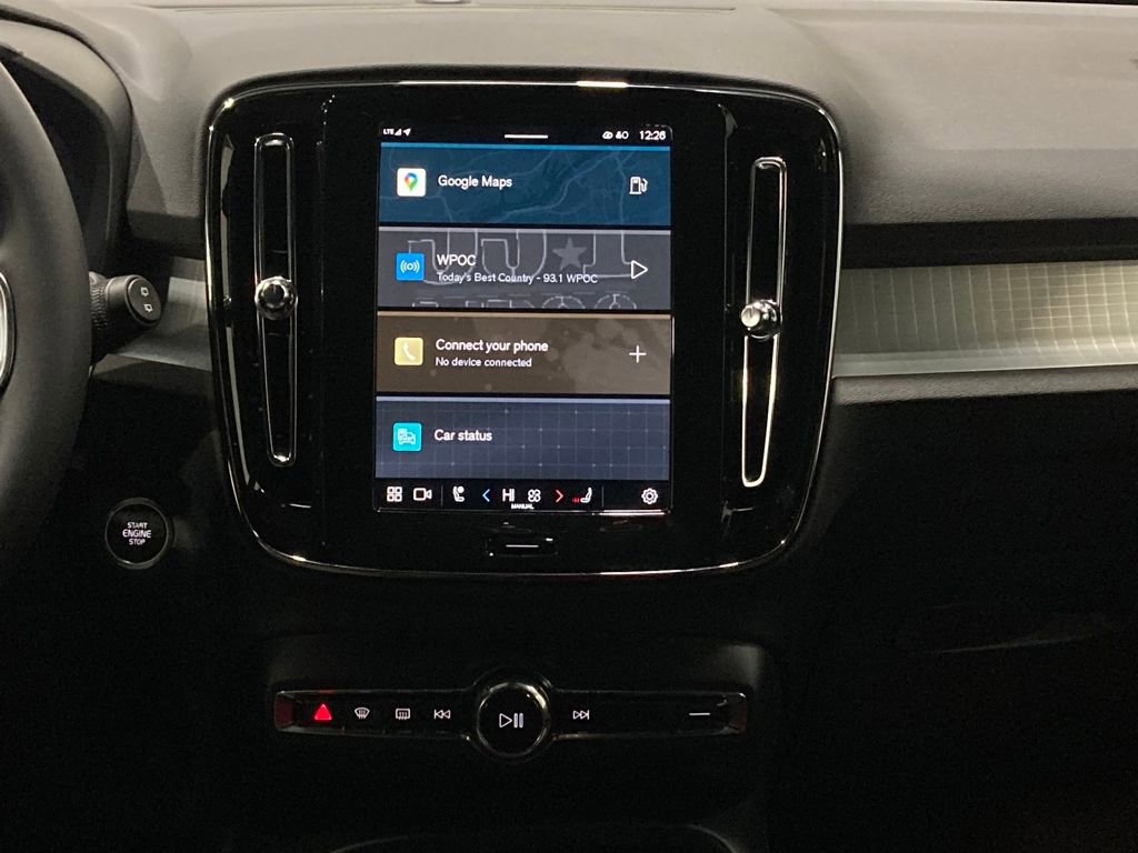 Used 2025 Volvo XC40 B5 Core image 19