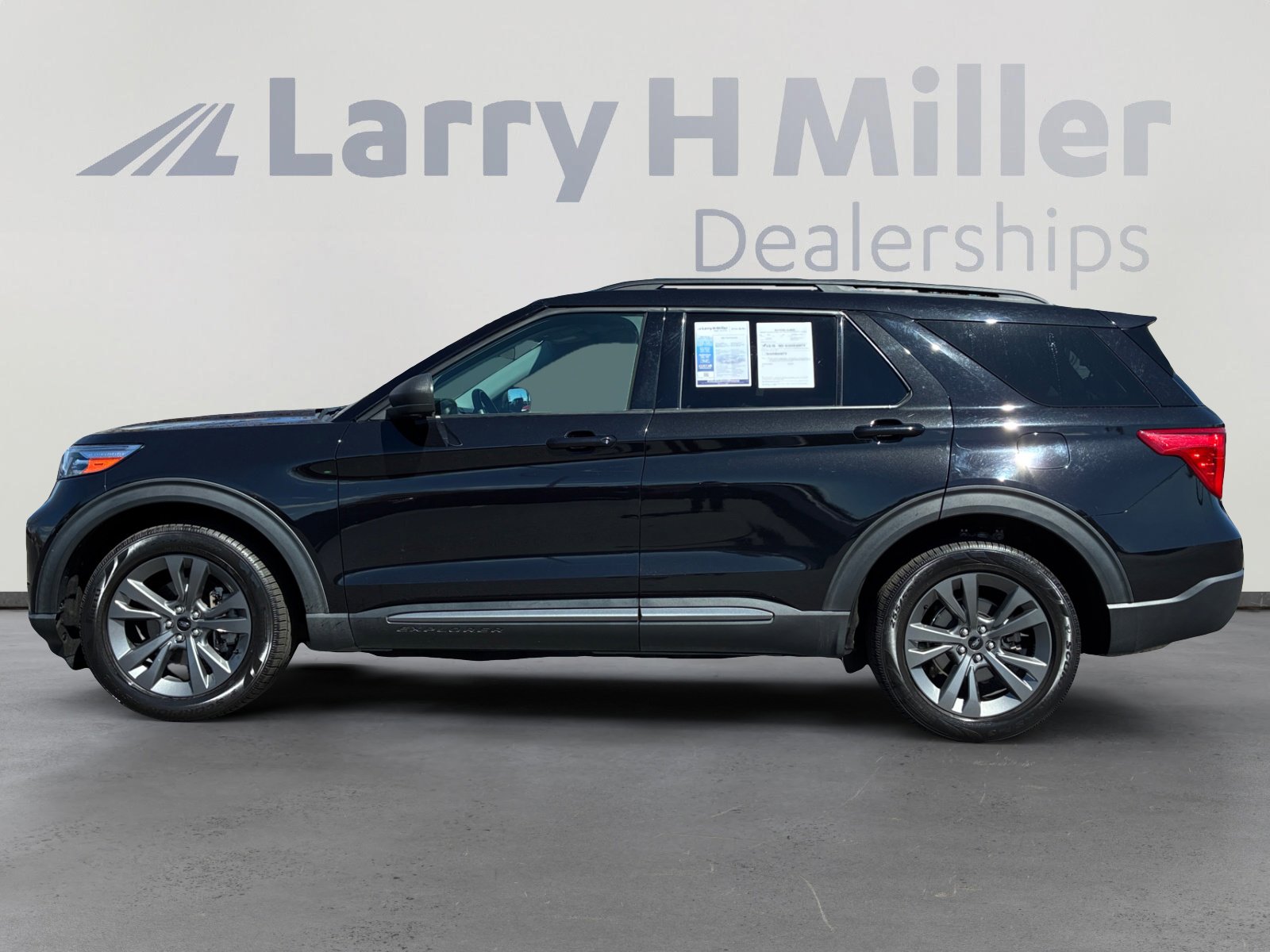 Certified 2021 Ford Explorer XLT w/ Equipment Group 202A image 2