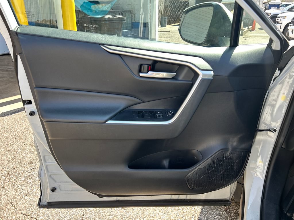 Used 2019 Toyota RAV4 XLE FWD image 9