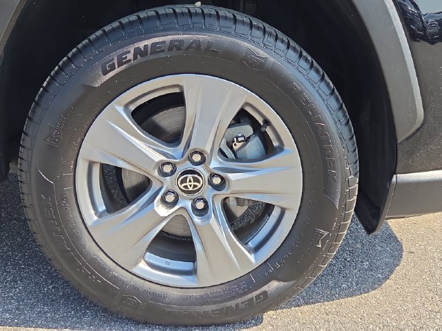 Used 2024 Toyota RAV4 XLE FWD image 31