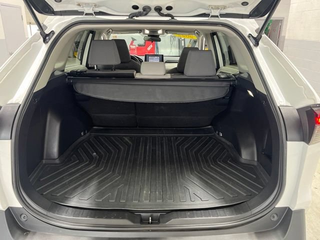 Used 2022 Toyota RAV4 XLE AWD/4WD image 23