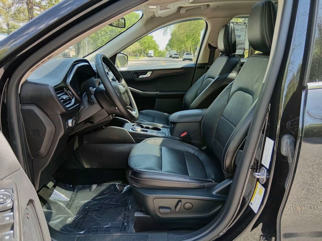 Certified 2020 Ford Escape Titanium w/ Titanium Premium Package 2.0 image 16