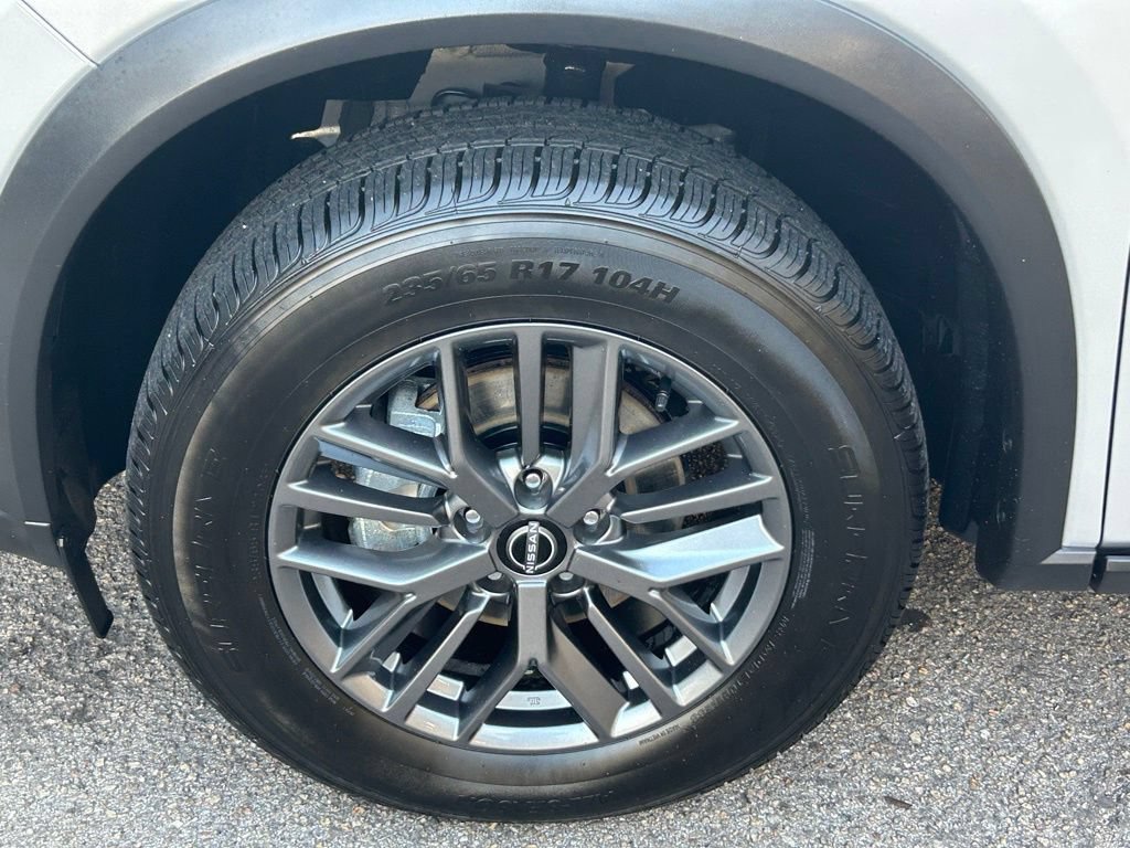 Used 2024 Nissan Rogue S AWD/4WD image 17