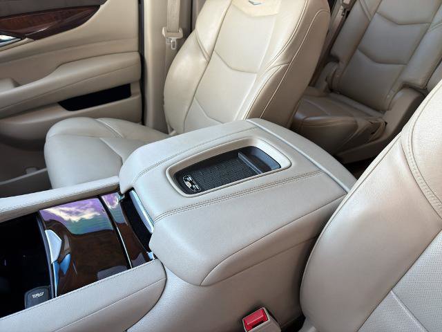 Used 2017 Cadillac Escalade Luxury image 30