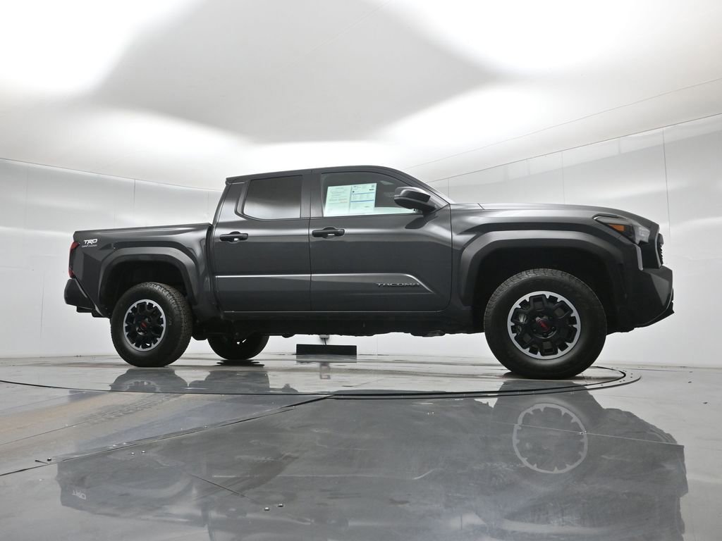 Used 2024 Toyota Tacoma TRD Off-Road image 28