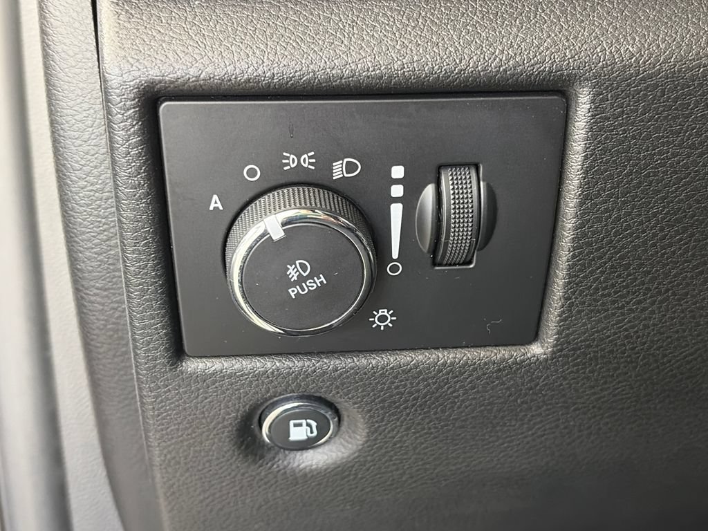 Used 2019 Jeep Grand Cherokee Limited w/ Trailer Tow Group IV AWD/4WD image 25