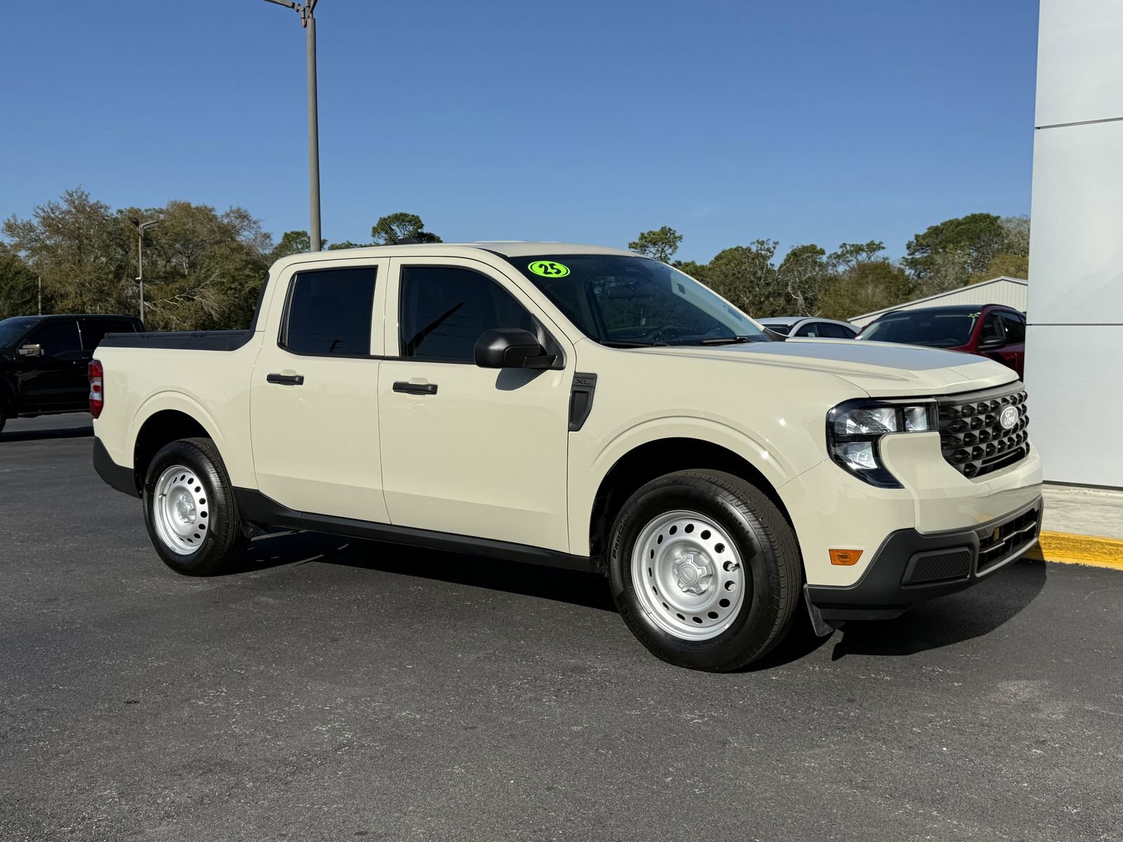 Certified 2025 Ford Maverick XL w/ Equipment Group 102A image 2