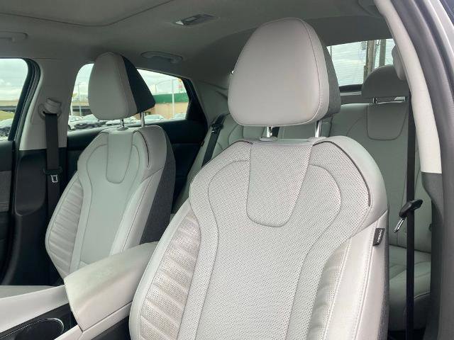 Used 2025 Hyundai Elantra Limited w/ Cargo Package image 11