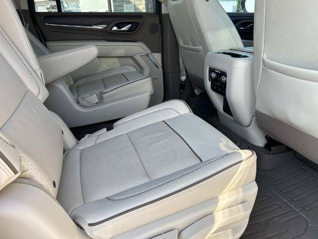 Used 2023 GMC Yukon XL Denali w/ Denali Reserve Package AWD/4WD image 24