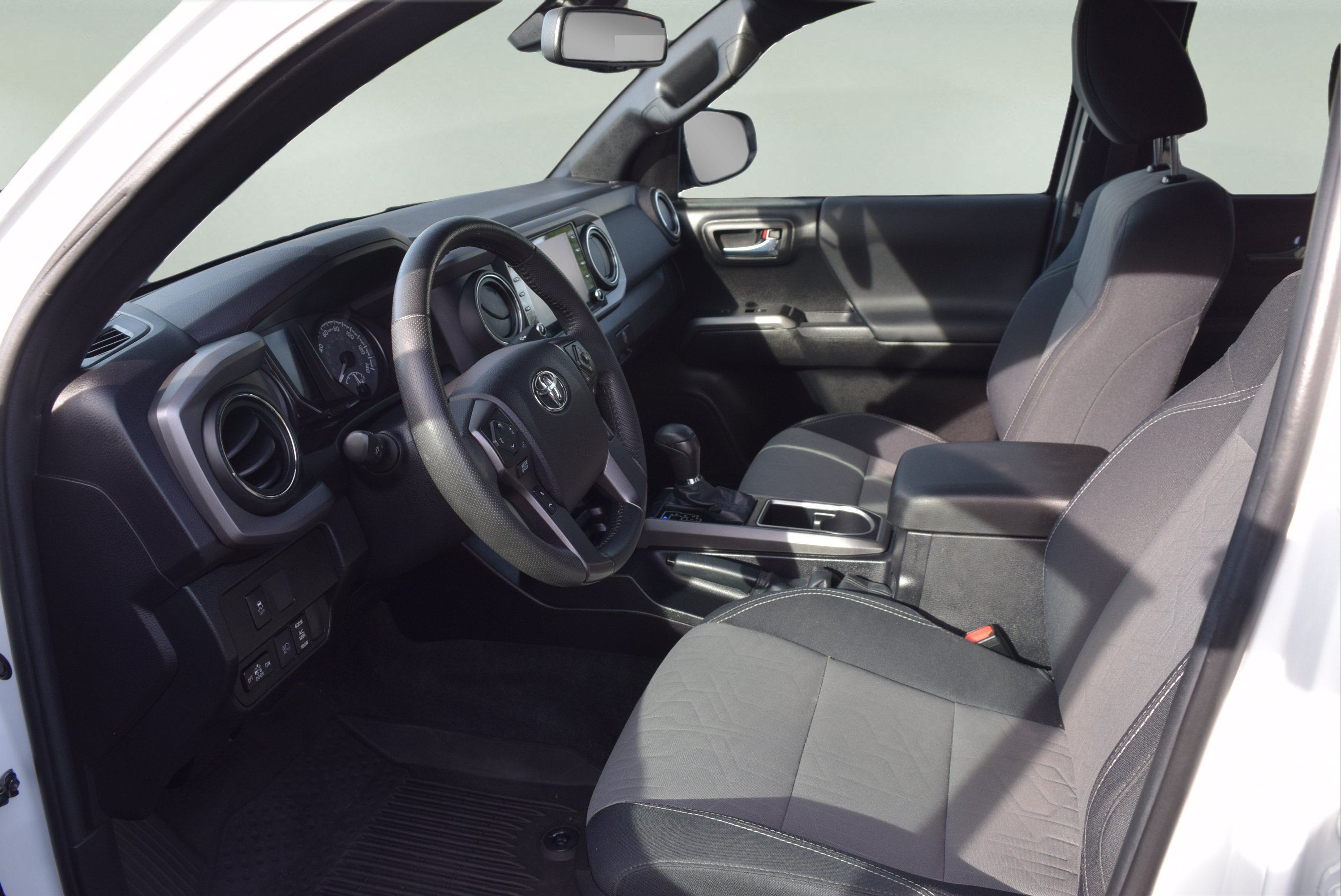 Used 2022 Toyota Tacoma TRD Off-Road AWD/4WD image 12