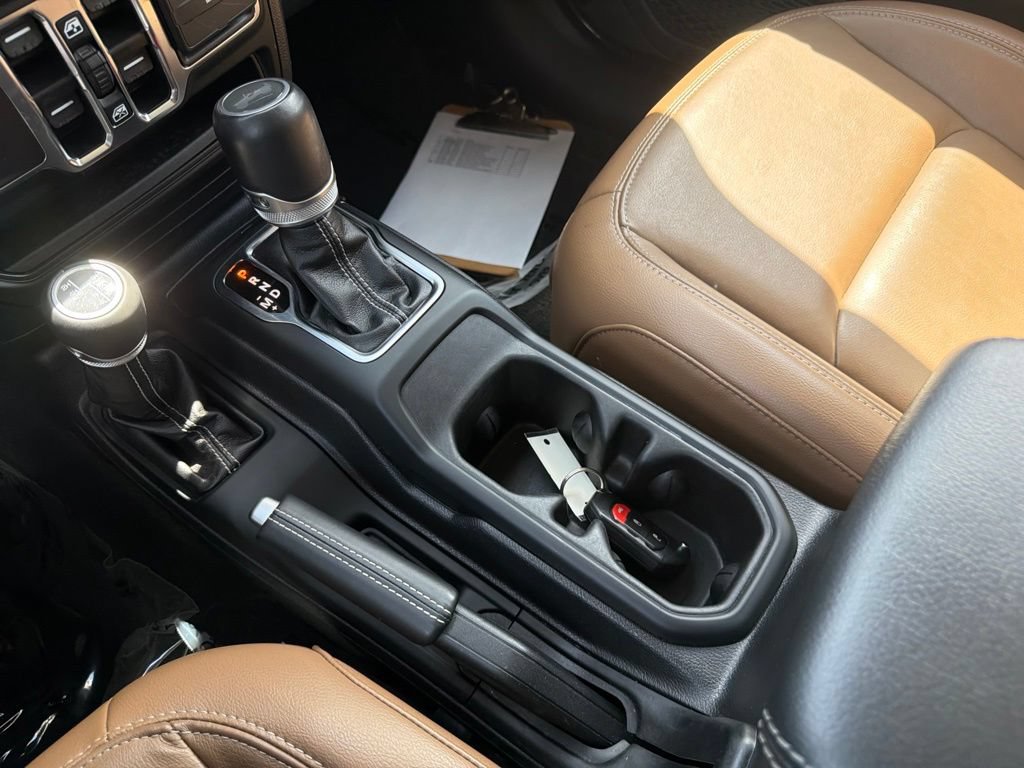 Used 2023 Jeep Wrangler Unlimited Sahara AWD/4WD image 20