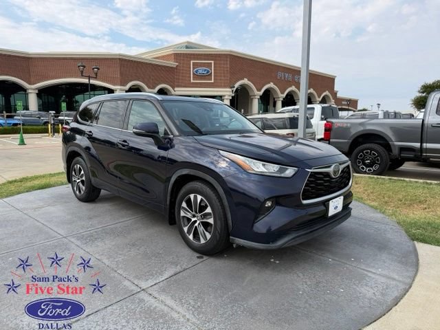 Used 2020 Toyota Highlander XLE AWD/4WD video 1