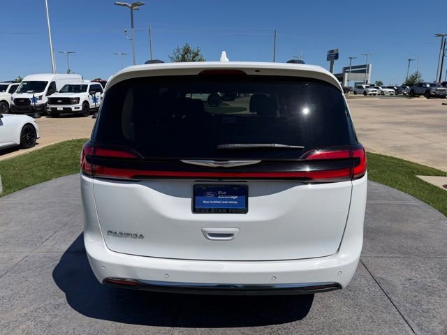 Used 2021 Chrysler Pacifica Touring-L image 2
