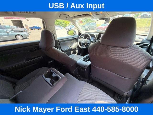 Used 2023 Toyota Highlander LE AWD/4WD image 19