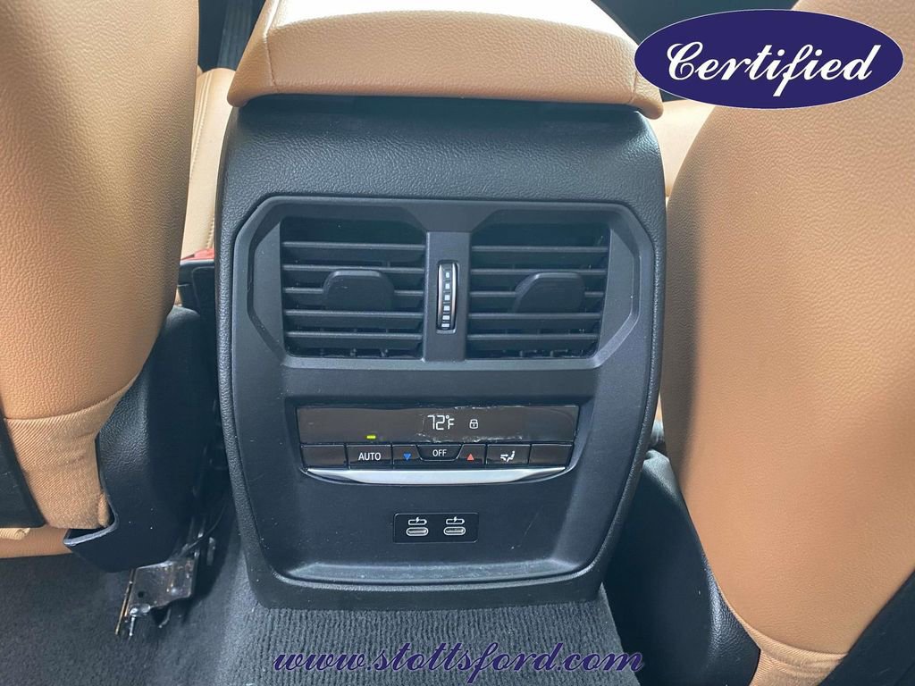Used 2023 BMW 330i Sedan w/ Premium Package image 11