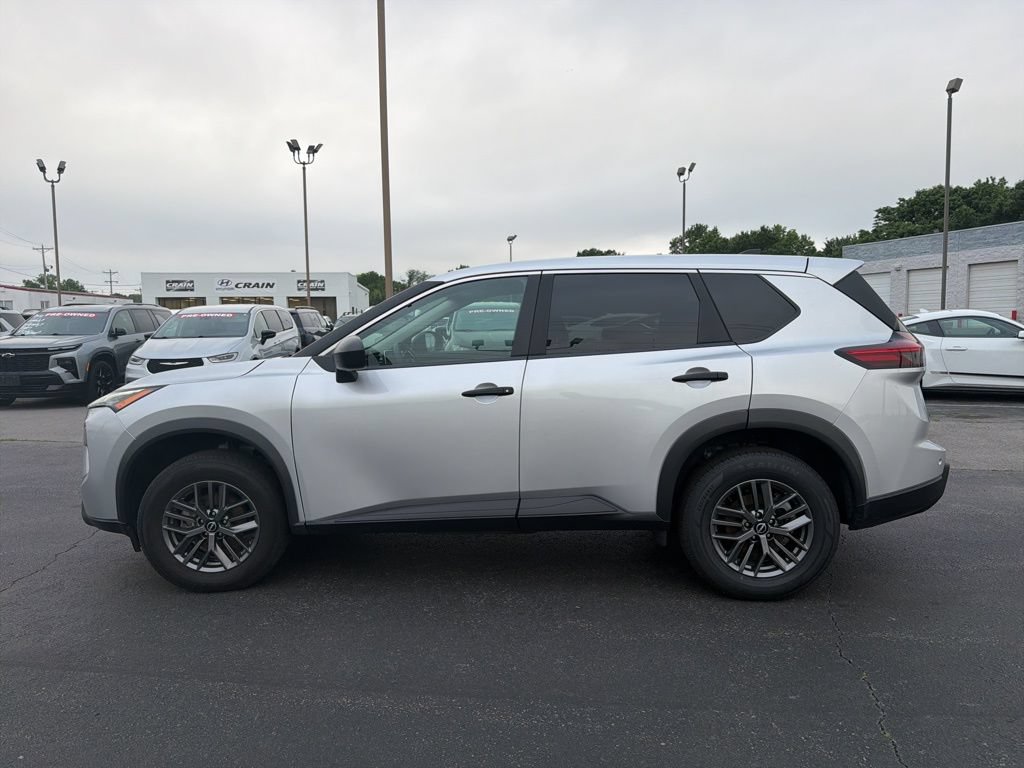 Used 2024 Nissan Rogue S FWD image 12