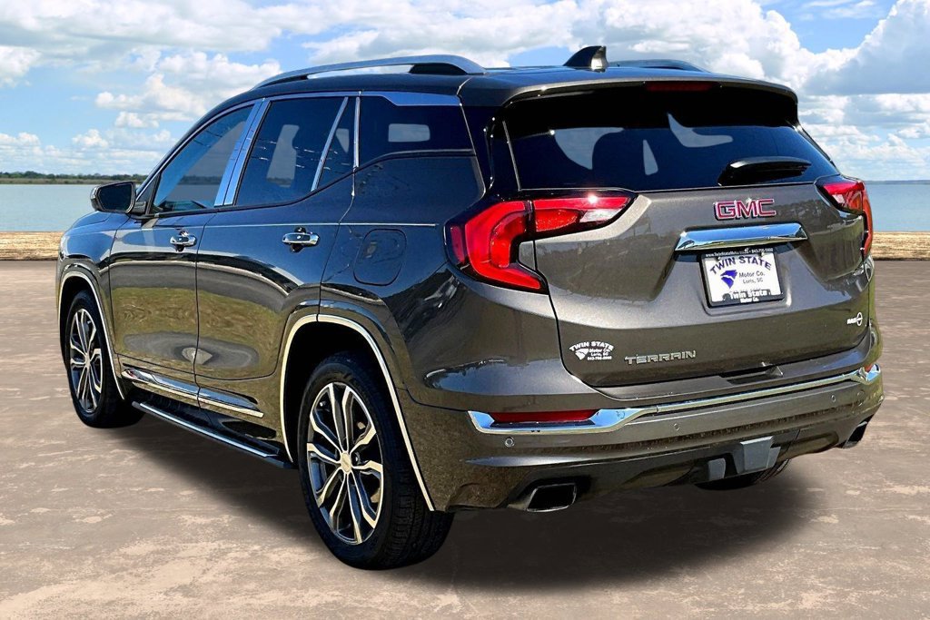 Used 2020 GMC Terrain Denali w/ Denali Premium Package FWD image 5