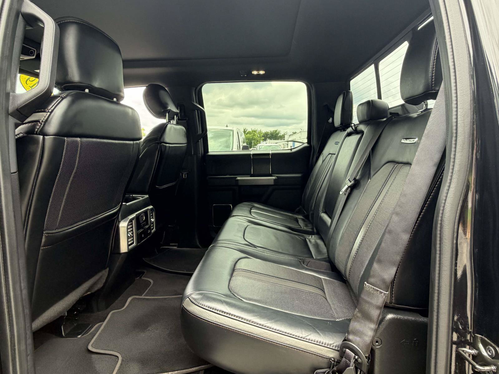 Certified 2019 Ford F450 Platinum w/ Platinum Ultimate Package AWD/4WD image 25