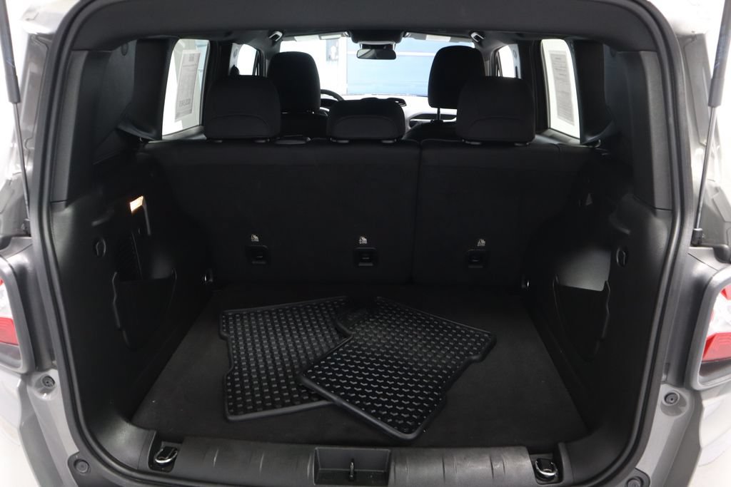 Used 2022 Jeep Renegade Altitude AWD/4WD image 17