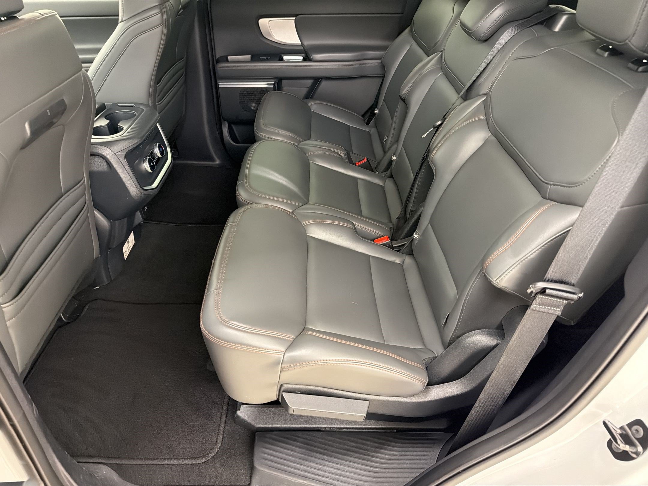 Certified 2025 Ford Expedition Active AWD/4WD image 23